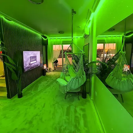 Penthouse - Private Rooftop - Solarium & Pool Apartment *