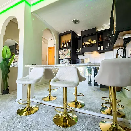 Penthouse - Private Rooftop - Solarium & Pool
